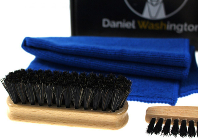 Set për pastrim lëkure Daniel Washington Leather, clean edhe protect, me furça edhe peshqir mikrofiber, i zi