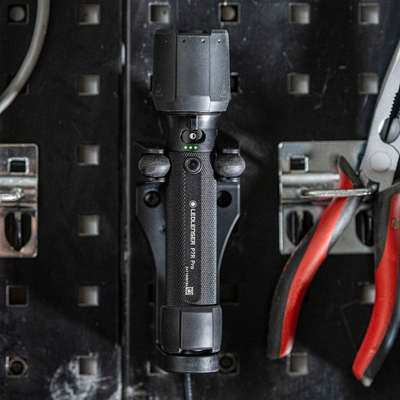 Elektrik dore Ledlenser P7R PRO, 2000 lm, i rikarikueshëm, i zi