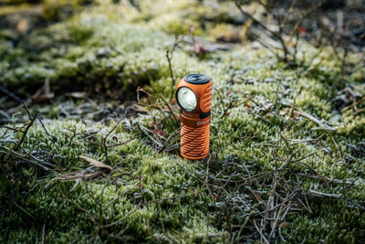 Elektrik dore Olight Perun 3 Mini, me dritë të bardhë edhe të kuqe, edicion Premium, portokalli