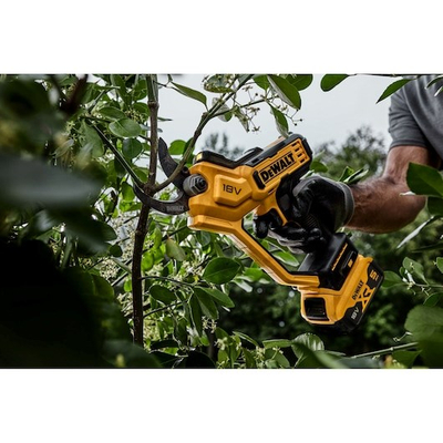 Gërshërë krasitëse me bateri Dewalt DCMPP568P1, 18V, 5.0Ah, e verdhë