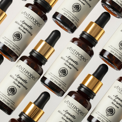 Serum ndriçues për lëkurë Antipodes Apostle 30 ml