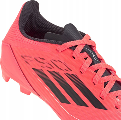 Këpucë futbolli Adidas F50 League FG MG Jr IF1377, për kalamaj, për bar natyral edhe sintetik, rozë