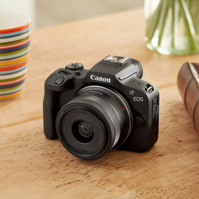 Fotoaparat Canon EOS R100 + RF-S 18-45MM IS STM EU26