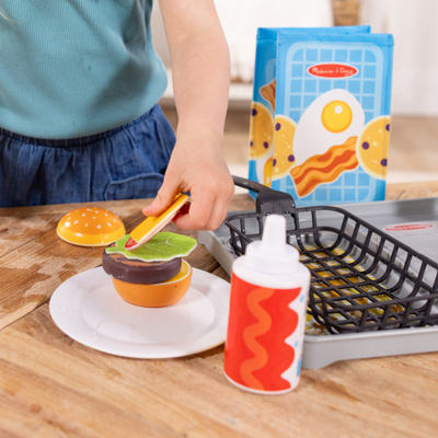 Set lojrash druri Melissa and Doug Flip and Fry Grill, rolplej kuzhine, për kalamaj 3+