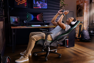Играчка столица Razer Enki Armchair, механизам за навалување 152°, перница за глава, зелена