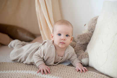 Vreçë gjumi për bebe Kenguru Gold, muslin pambuku, TOG 1, hazelnut
