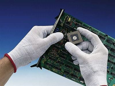 Doreza antistatike Kinetronics ASG-S, madhësia S, mikrofibër, të bardha