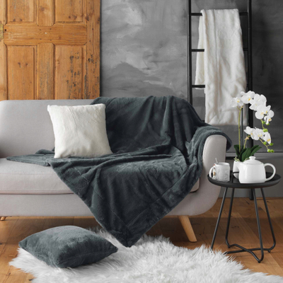 Batanije dekorative Douceur d'intérieur Fur Throw, 125x150cm, poliester, gri
