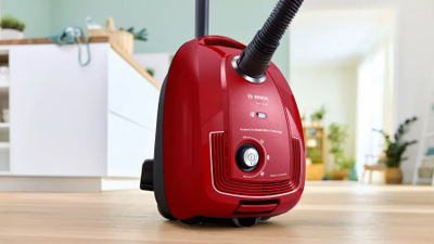 Fshesë me korent Bosch BGB38RD2, 600W, me kabllo, e kuqe e zezë
