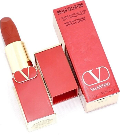 Кармин Valentino Rosso Matte, со мат ефект, со можност за дополнување