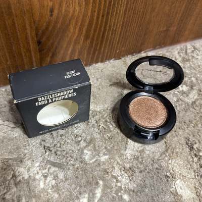 Hije sysh MAC Cosmetics Starlight Eyeshadow Slow/Fast/Slow, 1g, me shkëlqim