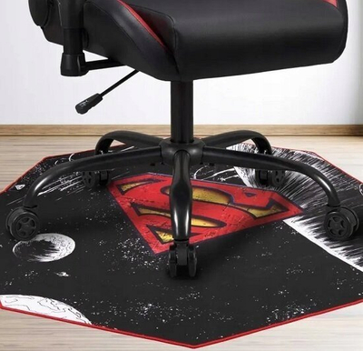 Tapet gaming Superman, 100 x 100 cm, kundër rrëshqitjes, shumëngjyrësh