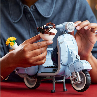 Set LEGO Creator Expert 10298 Vespa 125, 1103 pjesë