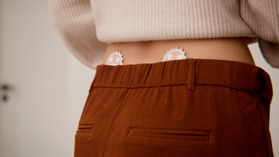 Pajisje TENS Medisana TT 250, për dhimbje menstruale dhe endometriozë, me funksion ngrohjeje, e bardhë