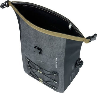 Çantë njëanëshe biçiklete Basil Navigator Storm M, 15L, e zezë