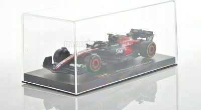 Maket makine F1 Alfa Romeo C43 Zhou Guanyu, 1:43, me vitrinë, kuqe me të zezë