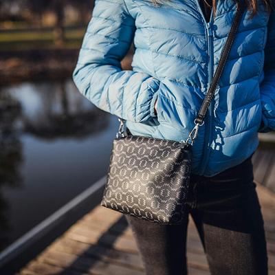 Çantë crossbody për femra Vuch, e zezë