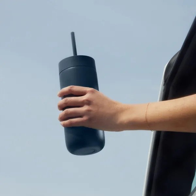 Gotë termike Fellow Carter Cold Travel 16oz, çelik inox, me pipëz dhe kapak kundër rrjedhjes, blu Stone
