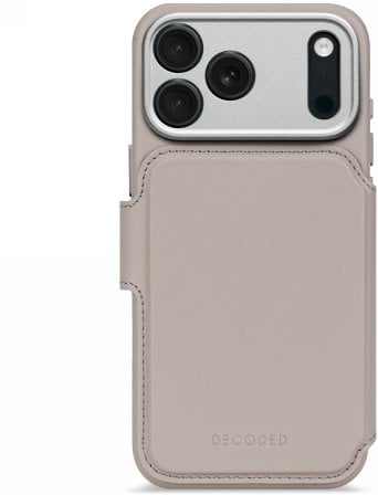 Këllëf‑portofol Decoded për iPhone 17 Pro, lëkurë full grain, MagSafe, ngjyra Solid Clay