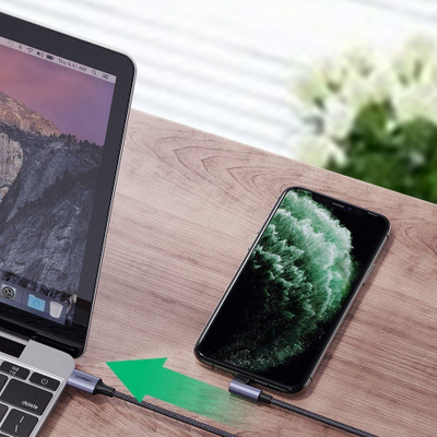 Kabllo USB C në Lightning Ugreen MFi, 1.5m, kënd i djathtë, e zezë