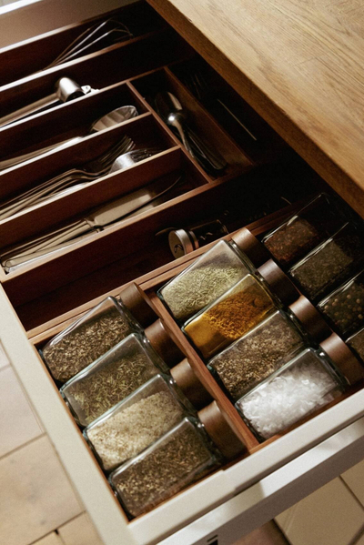 Organizues erëzash WENKO Anni, bambu, për sirtar, ngjyrë dru i errët