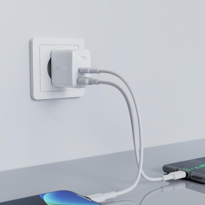 Karikues muri Acefast A32, 32W, USB C dhe USB A, i bardhë