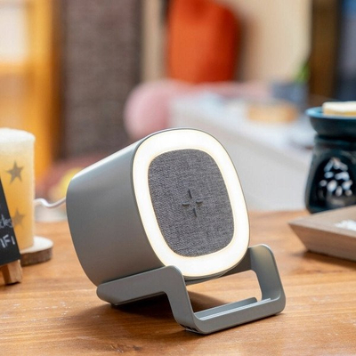 Karikues wireless me altoparlant dhe dritë LED, shumëfunksional, i bardhë
