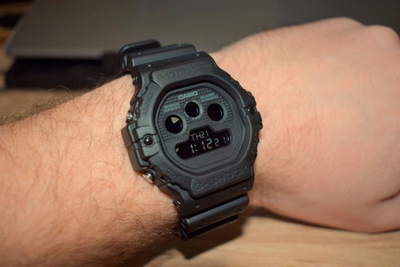 Orë dore Casio The G/G-SHOCK DW-5900BB-1ER (332)