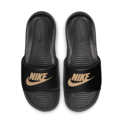 Shapka Nike Victori One për burra, të lehta edhe të rehatshme, të zeza