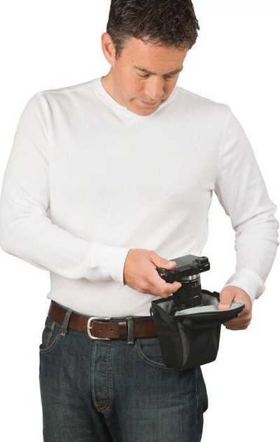 Çantë për aparat Lowepro Format TLZ 10, toploader kompakt, që i bën ballë motit, e zezë