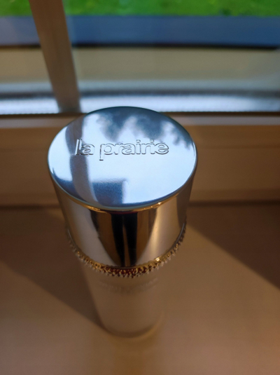 Serum për fytyrë La Prairie White Caviar Essence Extraordinaire, për lagështim, 150 ml