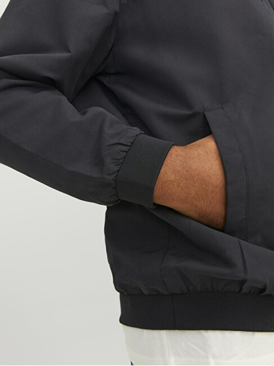 ​Xhaketa për meshkuj Jack & Jones Plus, e zezë