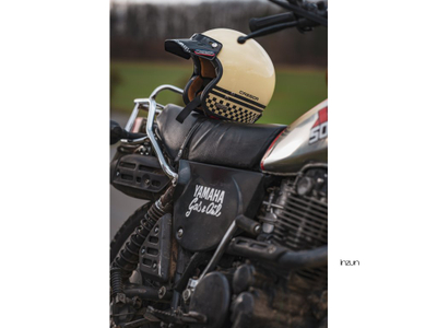 Helmetë moto CASSIDA ESO Forty Nine 2026, fiberglass, retro, krem e zezë