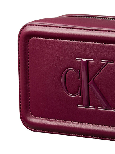 Çantë për femra Calvin Klein, e kuqe e errët