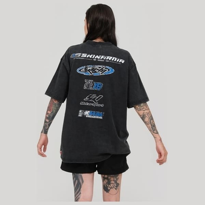 Set aksesorësh Skinarma Asphalt, bluzë XL, çantë për kufje dhe kapak mbrojtës, e zezë