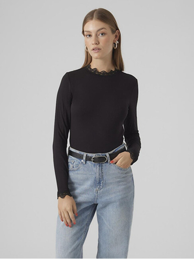 Bluzë e zezë slim fit për femra Vero Moda 10295141