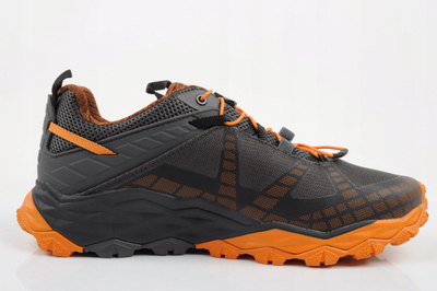 Këpucë hiking AKU Flyrock me Vibram Megagrip, shollë EVA, ngjyrë e zezë me portokalli