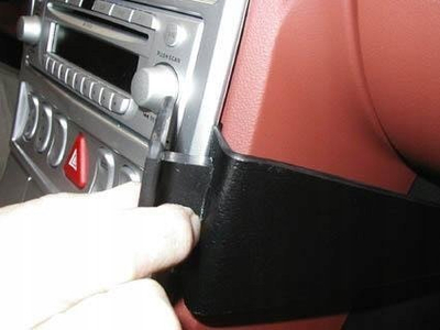 Mbajtëse telefoni Brodit Heavy Duty ProClip Center, për Mercedes Vito 2015-2018, për pultin në mes, e zezë