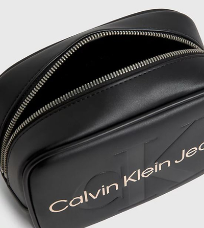 Çantë krahu për femra Calvin Klein K60K61027501F, e zezë