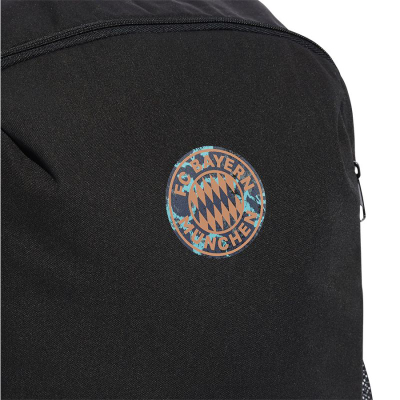 Çantë shpine Adidas FC Bayern IX5698, poliester i riciklum, xhepa anësorë me rrjetë, e zezë