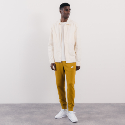 Pantallona dres Nike Club Jogger FT për burra, mustard e verdhë
