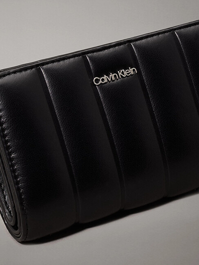 Kuletë për femra Calvin Klein, e zezë