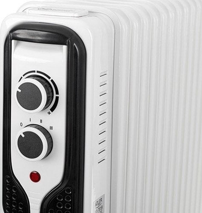 Radiator elektrik me vaj 1500W, 7 elementë, me rrota, i bardhë