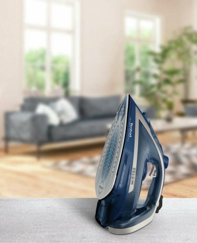 Hekur për hekurosje Tefal Ultragliss Anti-Calc Plus (FV6830), 2.8kW, i kaltër
