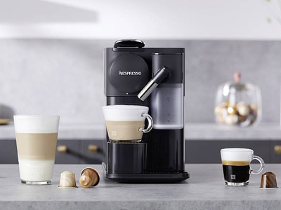 Makineri kafeje DeLonghi Nespresso Lattissima One, kapsula, rezervuar qumështi, e zezë