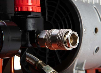 Kompresor pa vaj Neo 12K021, depozitë 24L, motor 800W, portokalli