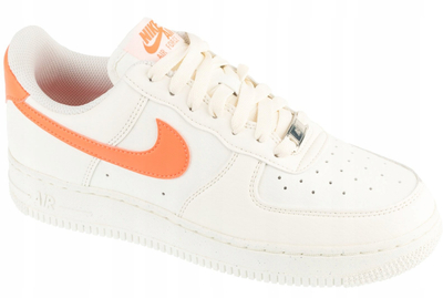 Atlete Nike Air Force 1 07 NN për femra, lëkurë, taban Air, ngjyrë krem me portokalli