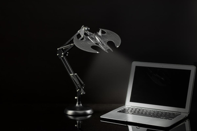 Llambë tavoline Batman Batwing, krah i lëvizshëm, USB, e zezë