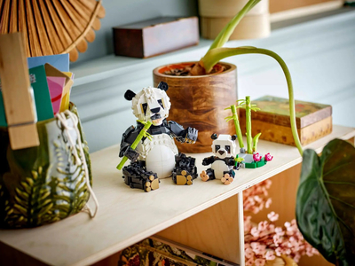 Lodër LEGO Creator 31165 Panda Family, set 3 në 1, për fëmijë 8+