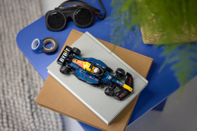 Set LEGO Oracle Red Bull 77243, makinë garash Formula 1, shumëngjyrësh
